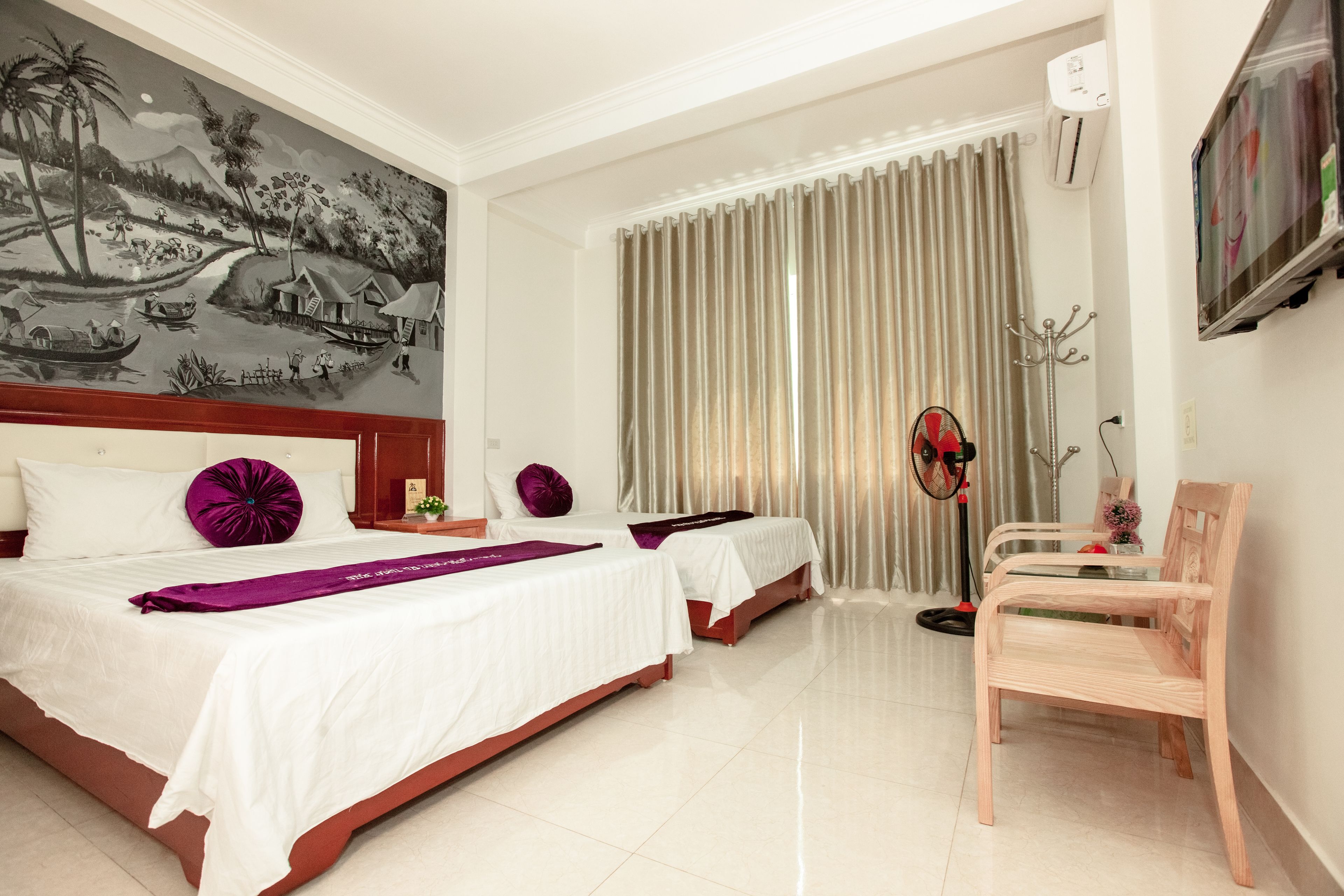 Bàn, bàn ủi/dụng cụ ủi quần áo, truy cập Internet không dây miễn phí 