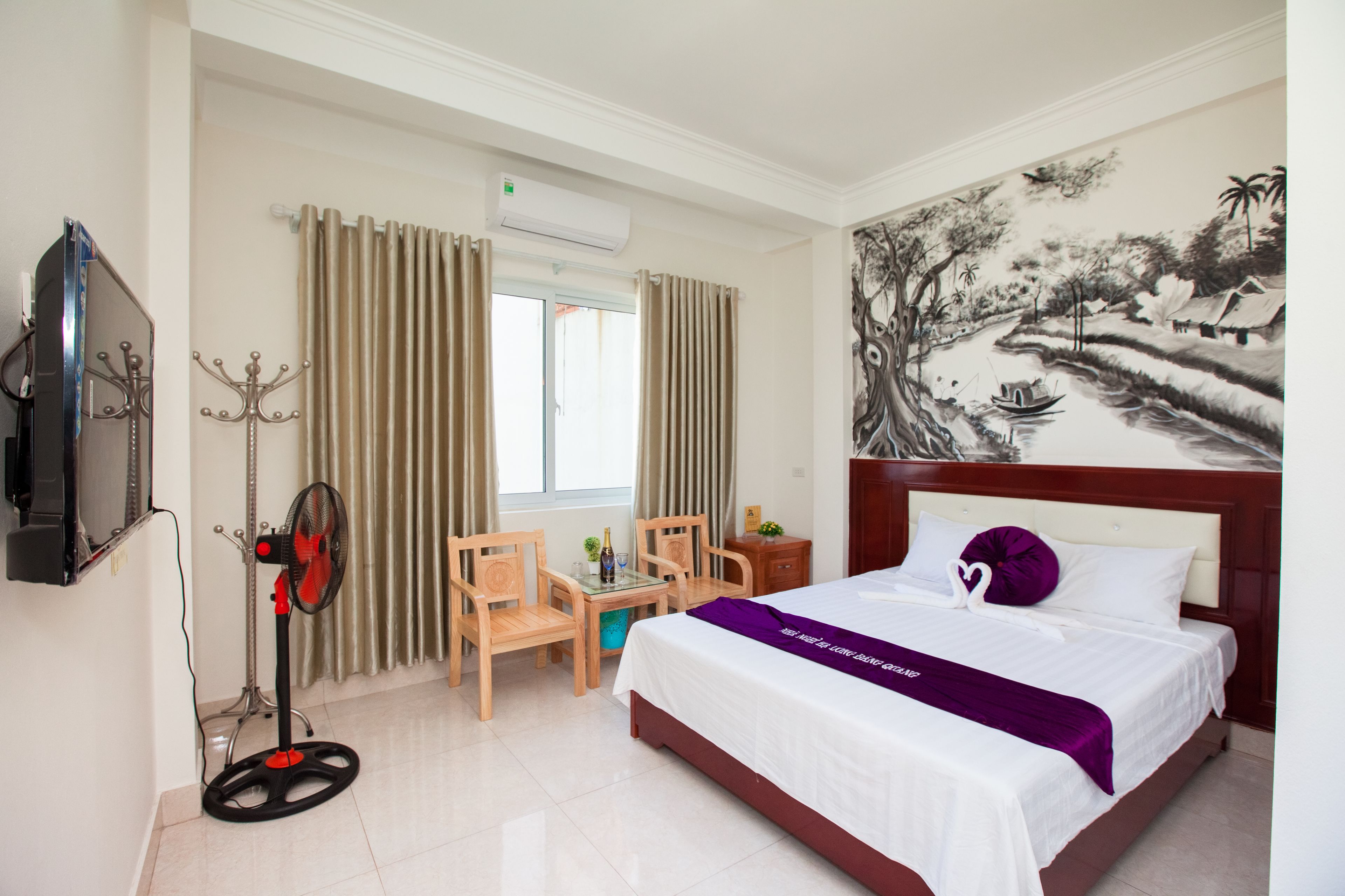 Bàn, bàn ủi/dụng cụ ủi quần áo, truy cập Internet không dây miễn phí 