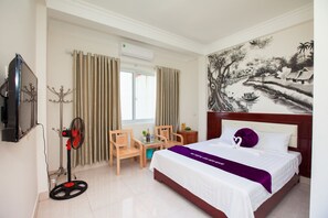 Desk, iron/ironing board, free WiFi - Dang Quang Guesthouse (Ha Long)