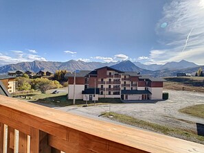 Property grounds - Spacious apartment, 8 pers., near slopes, parking (La Toussuire)