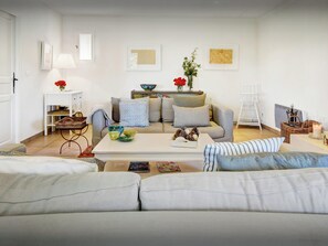 Fireplace, DVD player