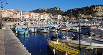 Gorgeous view on the sea, swimming pool, tennis, green area, beautiful residence