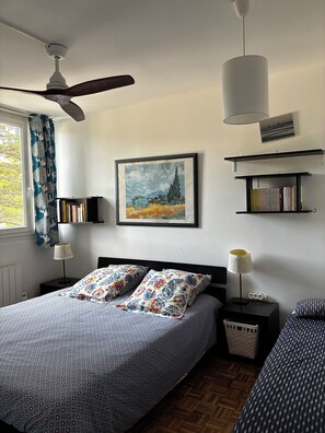 3 bedrooms, desk, iron/ironing board, travel cot
