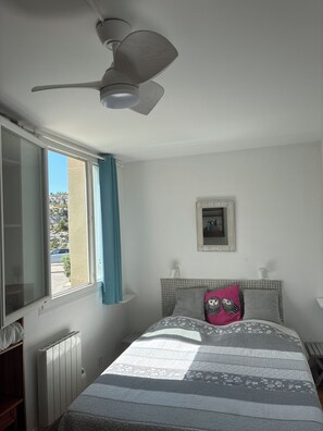 3 bedrooms, desk, iron/ironing board, travel cot