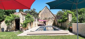 Outdoor pool - Elegant stone house in the countryside with swimming pool (Pressignac-Vicq)