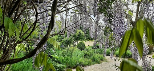 Elégante maison en pierre en pleine campagne avec piscine