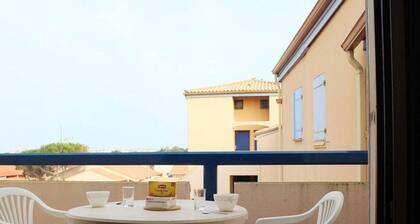Studio mezzanine climatisé proche plage, 4 couchages, balcon, TV et cuisine équipée