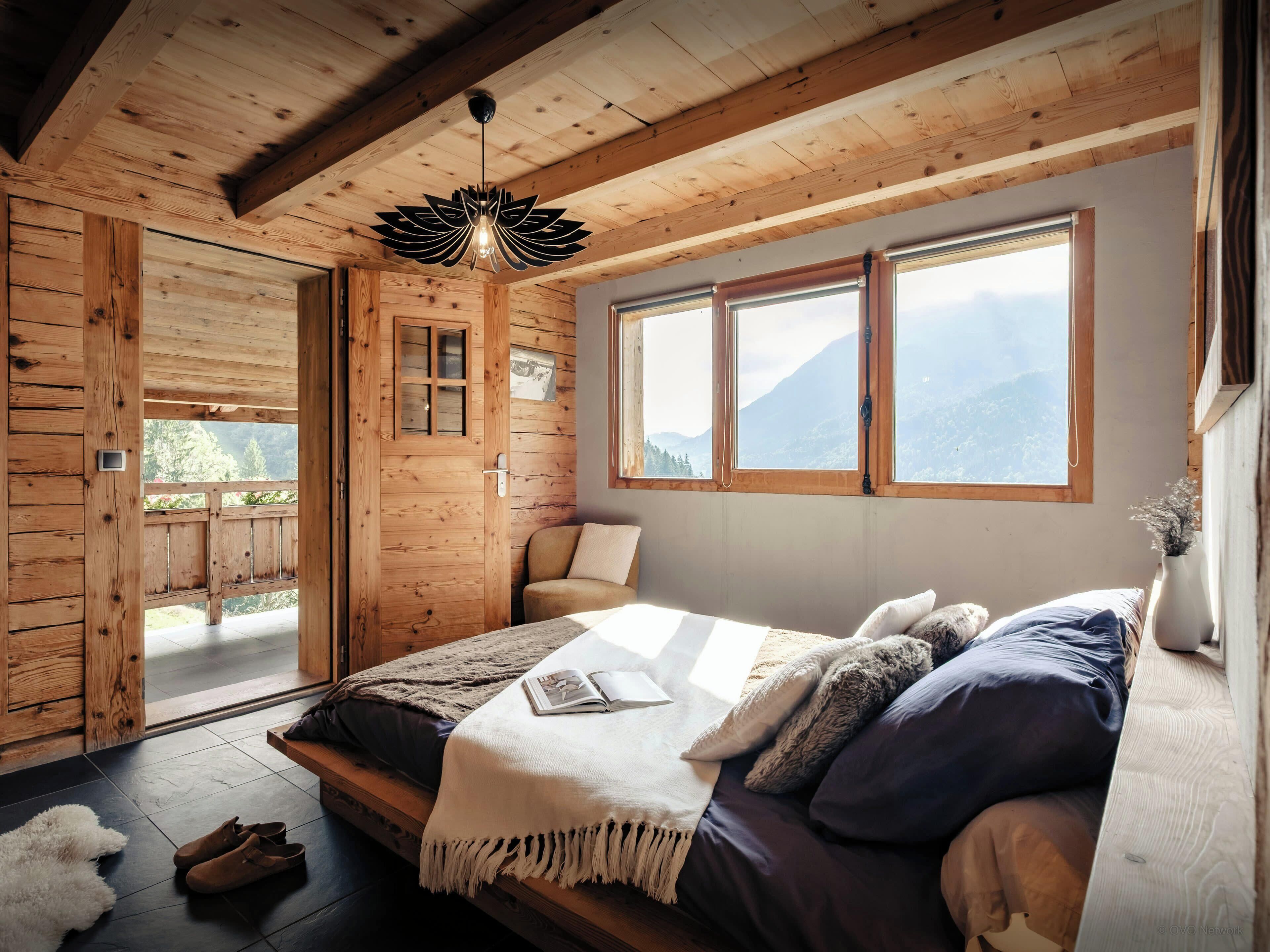 5 bedrooms, iron/ironing board, WiFi, bed sheets