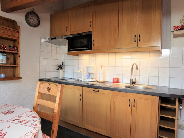 Fridge, dishwasher, toaster