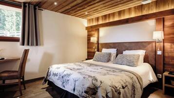 4 slaapkamers, een strijkplank/strijkijzer, reisbedje, wifi