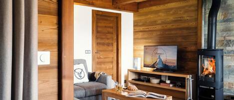 Fernseher, Kamin, DVD-Player, Tischtennisplatte