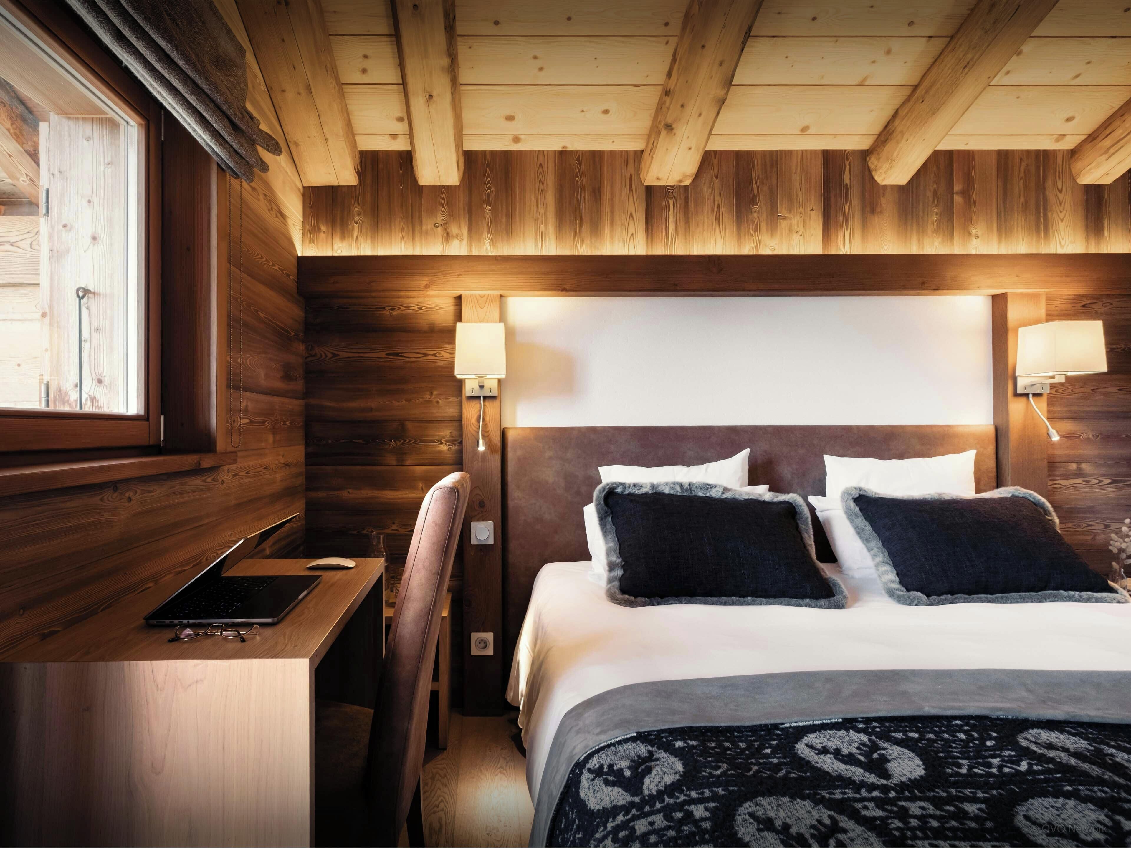 4 habitaciones, tabla de planchar con plancha, cuna de viaje y wifi 