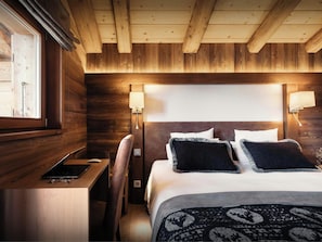 4 habitaciones, tabla de planchar con plancha, cuna de viaje y wifi