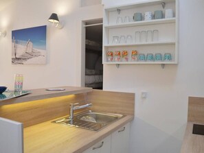 Interior - Comfortable Apartment for 4 Near Beach in Sainte-Maxime (Sainte-Maxime)