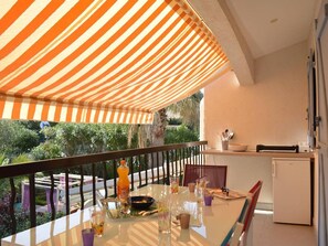 Outdoor dining - Comfortable Apartment for 4 Near Beach in Sainte-Maxime (Sainte-Maxime)