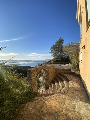 Property grounds - "Calypso House - HYERES (HYERES)
