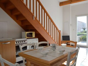 Dining - Cozy 2-Room Mezzanine House with Pool, Parking, and Terrace in Saint Pierre, 800m from Beach (Fleury-Saint-Pierre-la-Mer)