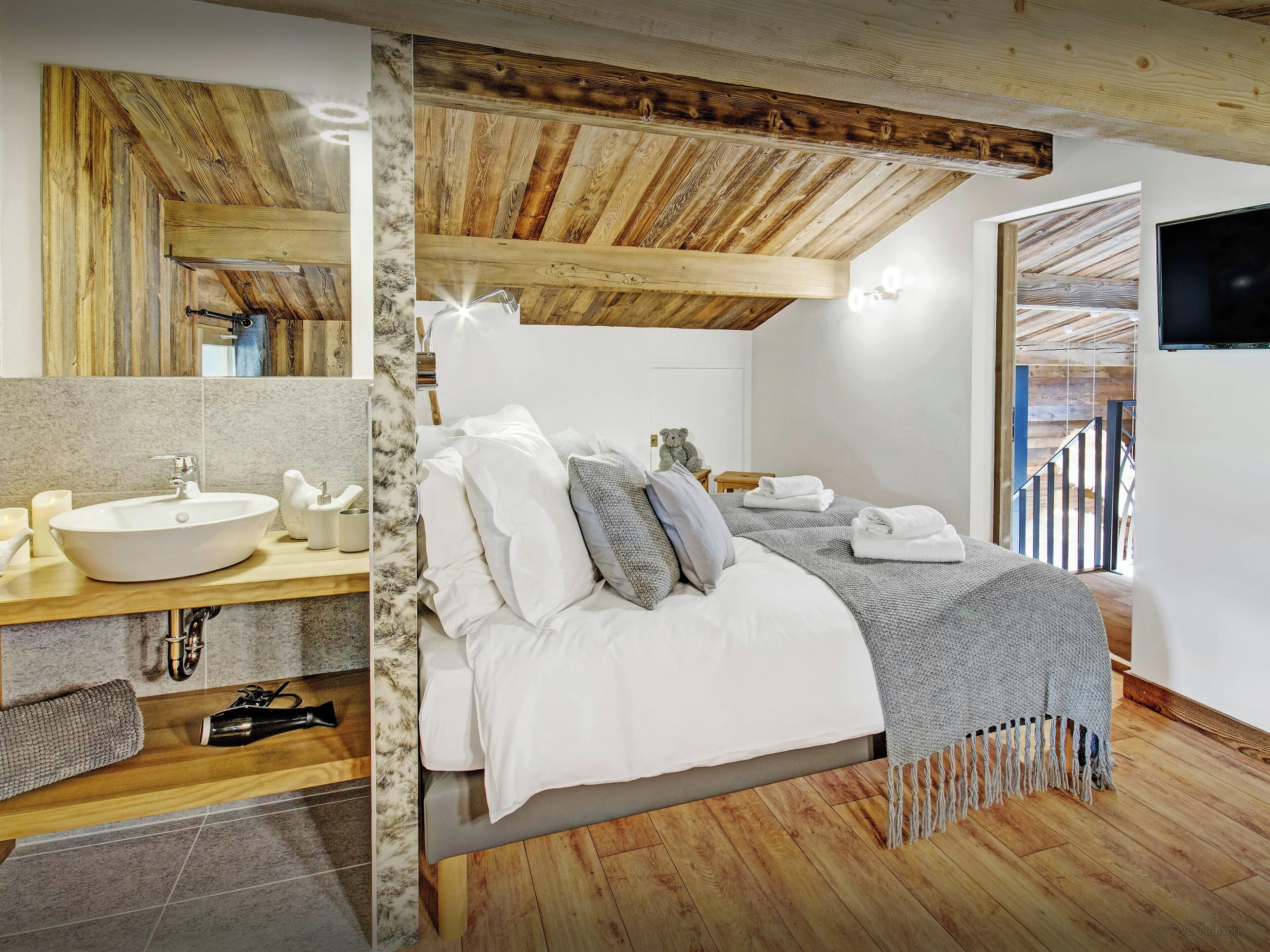 6 chambres, fer et planche à repasser, Wi-Fi, draps fournis