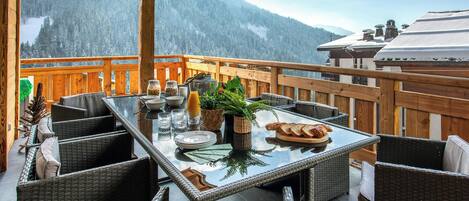 تناول الطعام بالخارج