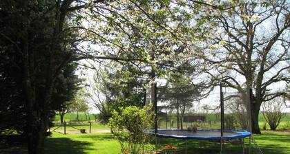 Charmant gßte rural avec jardin, proche Amboise et Blois, idéal pour familles, randonneurs et amoureux de nature