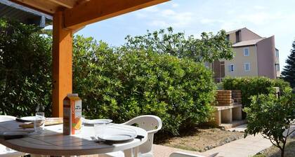 Sunny Beach Getaway: Cozy 2-Room Mezzanine with Pool, Near Beach, Pet-Friendly