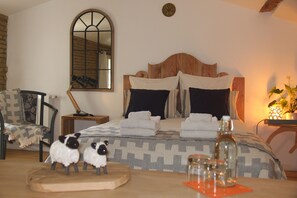 6 bedrooms, desk, iron/ironing board, travel cot - Villa Toscane creations. Estate with swimming pool 20 minutes from Toulouse (Azas)