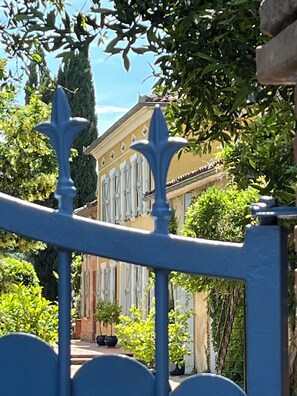 Property grounds - Villa Toscane creations. Estate with swimming pool 20 minutes from Toulouse (Azas)