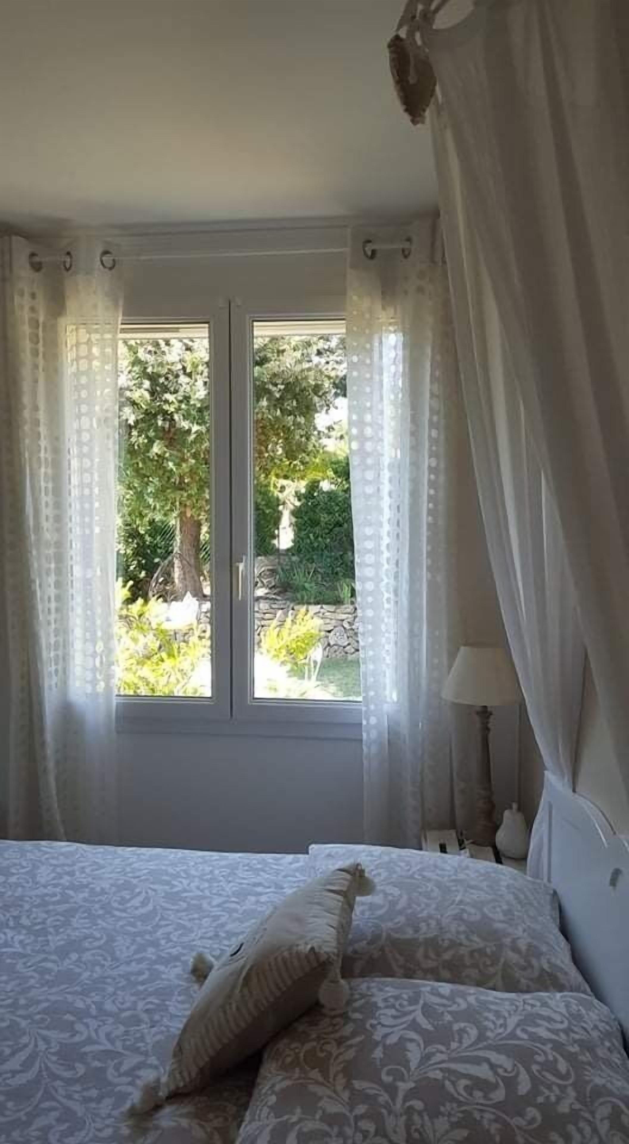 2 habitaciones, tabla de planchar con plancha y internet 