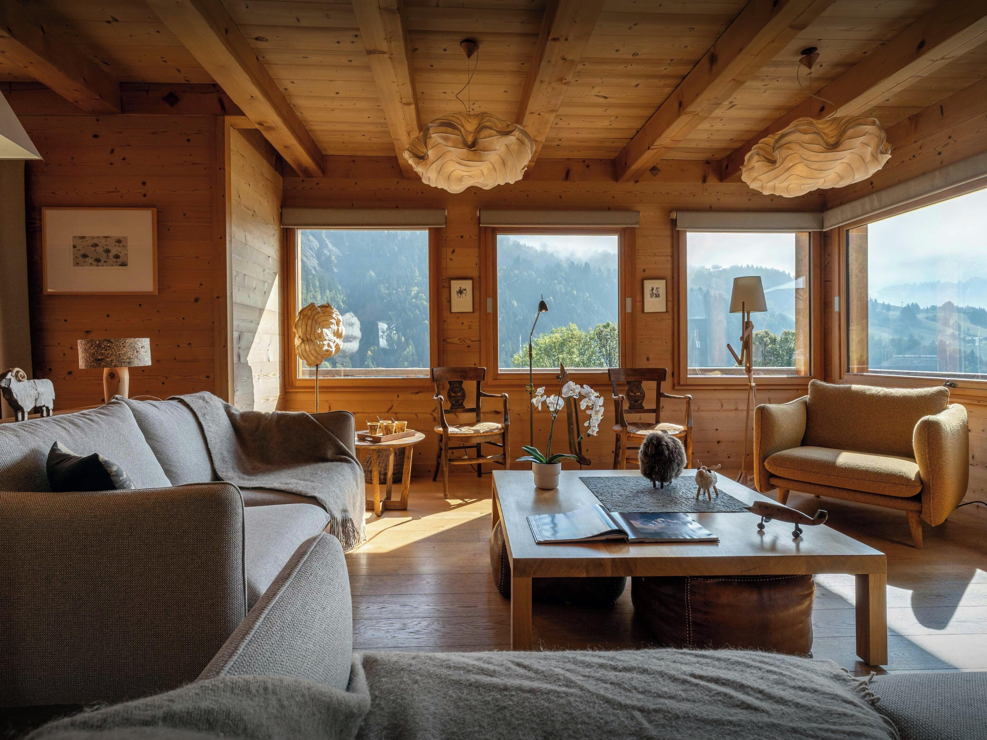 Chimenea, reproductor de DVD, estéreo