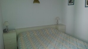 3 bedrooms, iron/ironing board, bed sheets