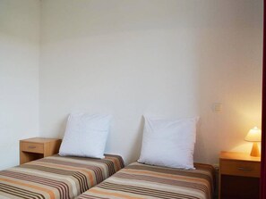 3 camere