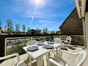 Outdoor dining - Carnac: 3-Room Apartment with Balcony for 4, Pets Allowed, Parking (Carnac)
