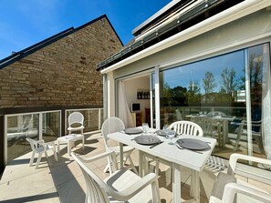 Outdoor dining - Carnac: 3-Room Apartment with Balcony for 4, Pets Allowed, Parking (Carnac)