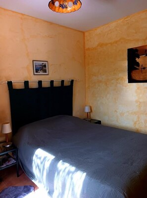 1 chambre, fer et planche à repasser, accès Internet, draps fournis