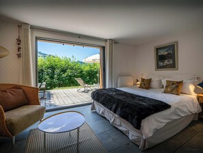 6 chambres, fer et planche à repasser, Wi-Fi, draps fournis