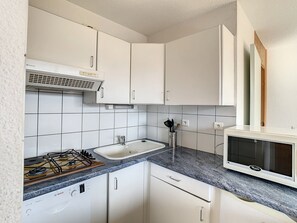 Fridge, microwave, dishwasher, coffee/tea maker