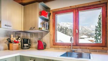 Køleskab, mikrobølgeovn, ovn, kogeplade