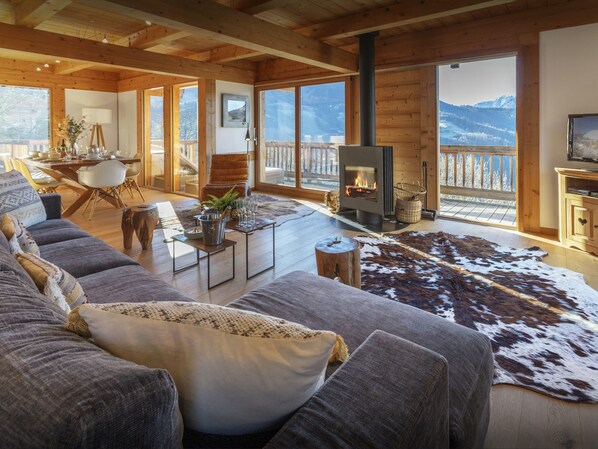 TV, fireplace, DVD player, table tennis - Chalet Chocolat - Manigod ski base for 8, log fire nights - OVO Network (Manigod)