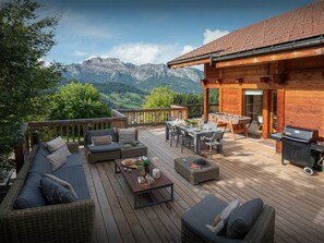Outdoor dining - Chalet Chocolat - Manigod ski base for 8, log fire nights - OVO Network (Manigod)