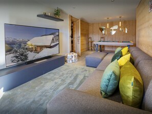 TV, fireplace, DVD player, table tennis