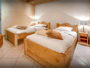 4 slaapkamers, een strijkplank/strijkijzer, wifi, beddengoed
