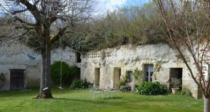 Charming house with private garden, fireplace and WIFI