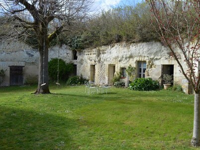 Charming house with private garden, fireplace and WIFI