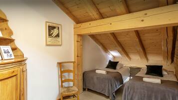 4 slaapkamers, een strijkplank/strijkijzer, wifi, beddengoed