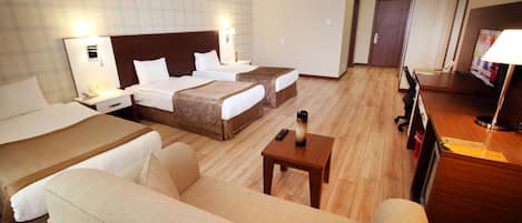 Standard Twin Room | Premium bedding, minibar, in-room safe, desk