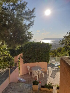 Outdoor dining - Mökki Reisch - La Cadiere D'azur (La Cadière-d'Azur)