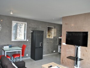 Interior - Urban Retreat in Tours: Heated Pool, Up to 14 Guests, Close to City Center & Loire à Vélo (Tours)