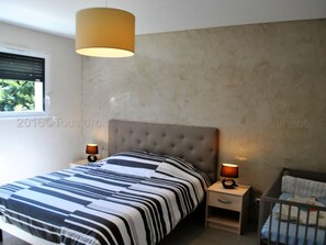 6 bedrooms, free WiFi, wheelchair access - Urban Retreat in Tours: Heated Pool, Up to 14 Guests, Close to City Center & Loire à Vélo (Tours)