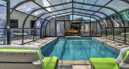 Urban Retreat in Tours: Heated Pool, Up to 14 Guests, Close to City Center & Loire à Vélo