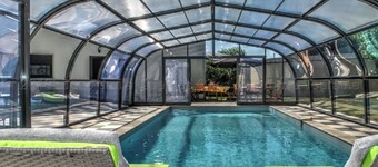 Urban Retreat in Tours: Heated Pool, Up to 14 Guests, Close to City Center & Loire à Vélo